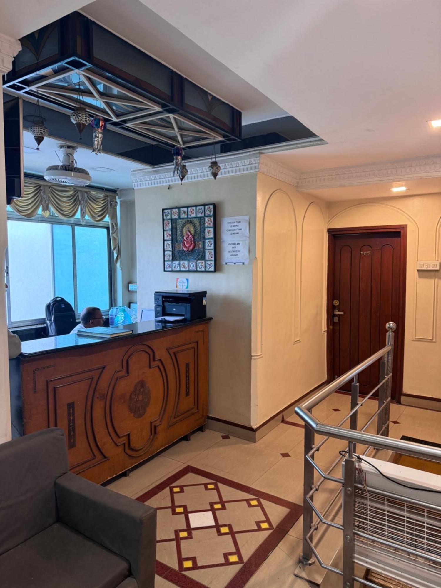 Hotel Tushar ปูเน่ ภายนอก รูปภาพ