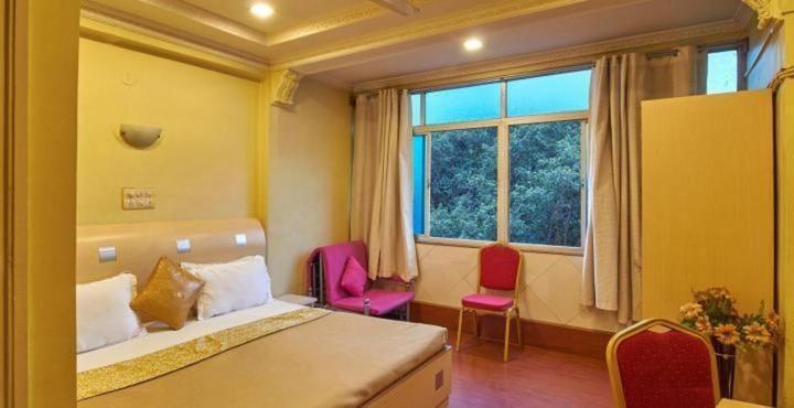 Hotel Tushar ปูเน่ ภายนอก รูปภาพ