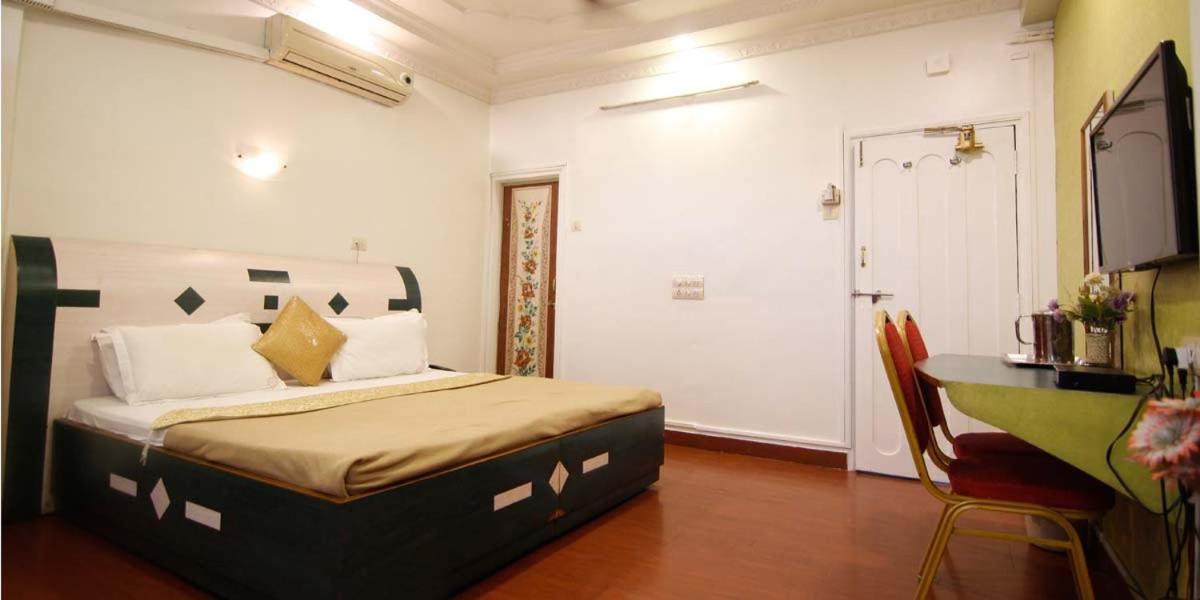 Hotel Tushar ปูเน่ ภายนอก รูปภาพ