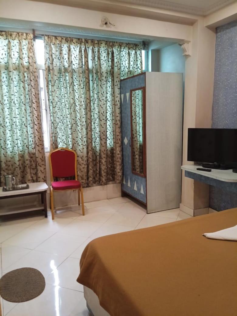 Hotel Tushar ปูเน่ ภายนอก รูปภาพ