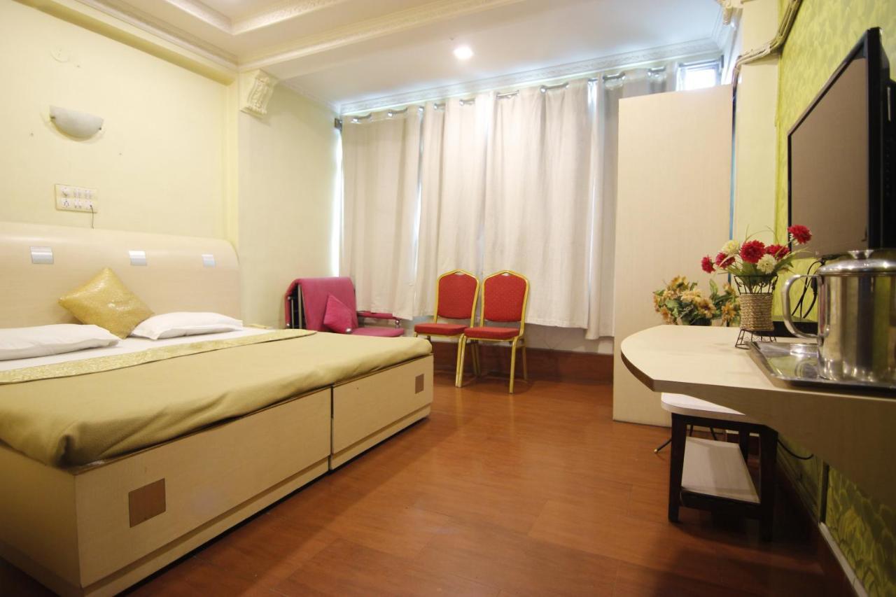 Hotel Tushar ปูเน่ ภายนอก รูปภาพ
